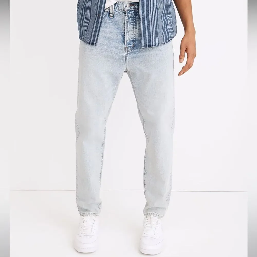 Madewell Relaxed Taper Jeans in Becklow Wash